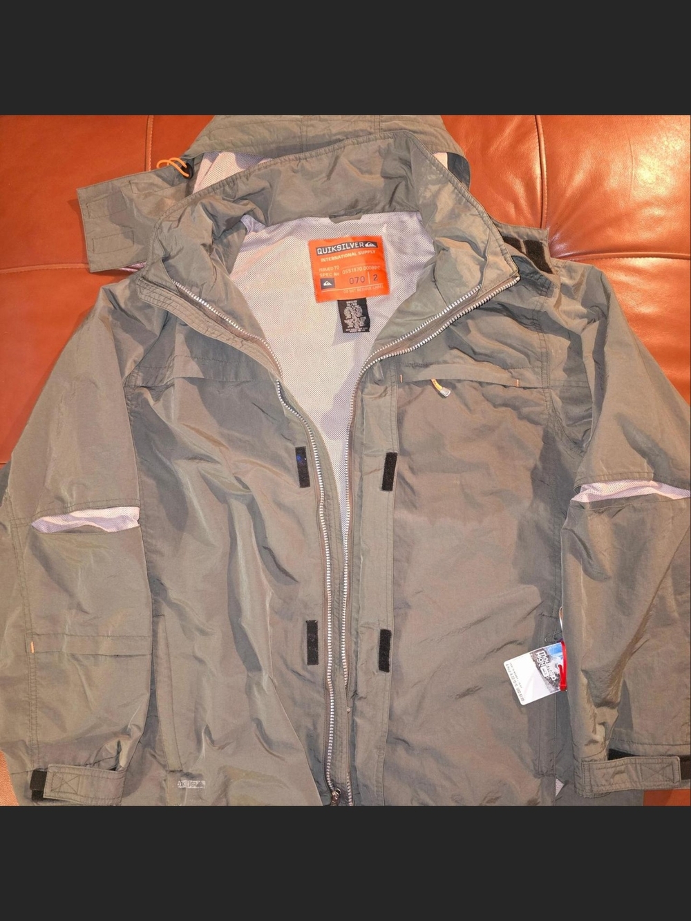 Vintage Quiksilver Men's Light Green Ski Snowboard Jacket with Hood